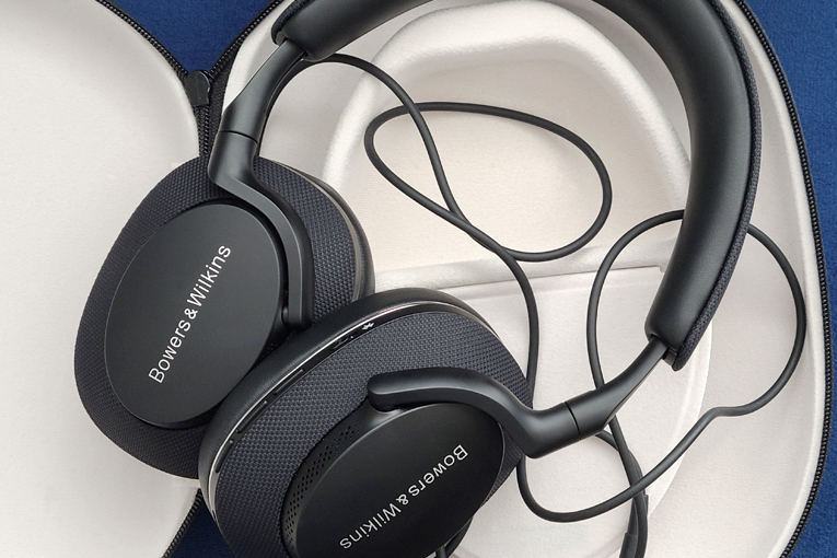 Which type of headphones are best for you? Over-Ear vs On-Ear vs